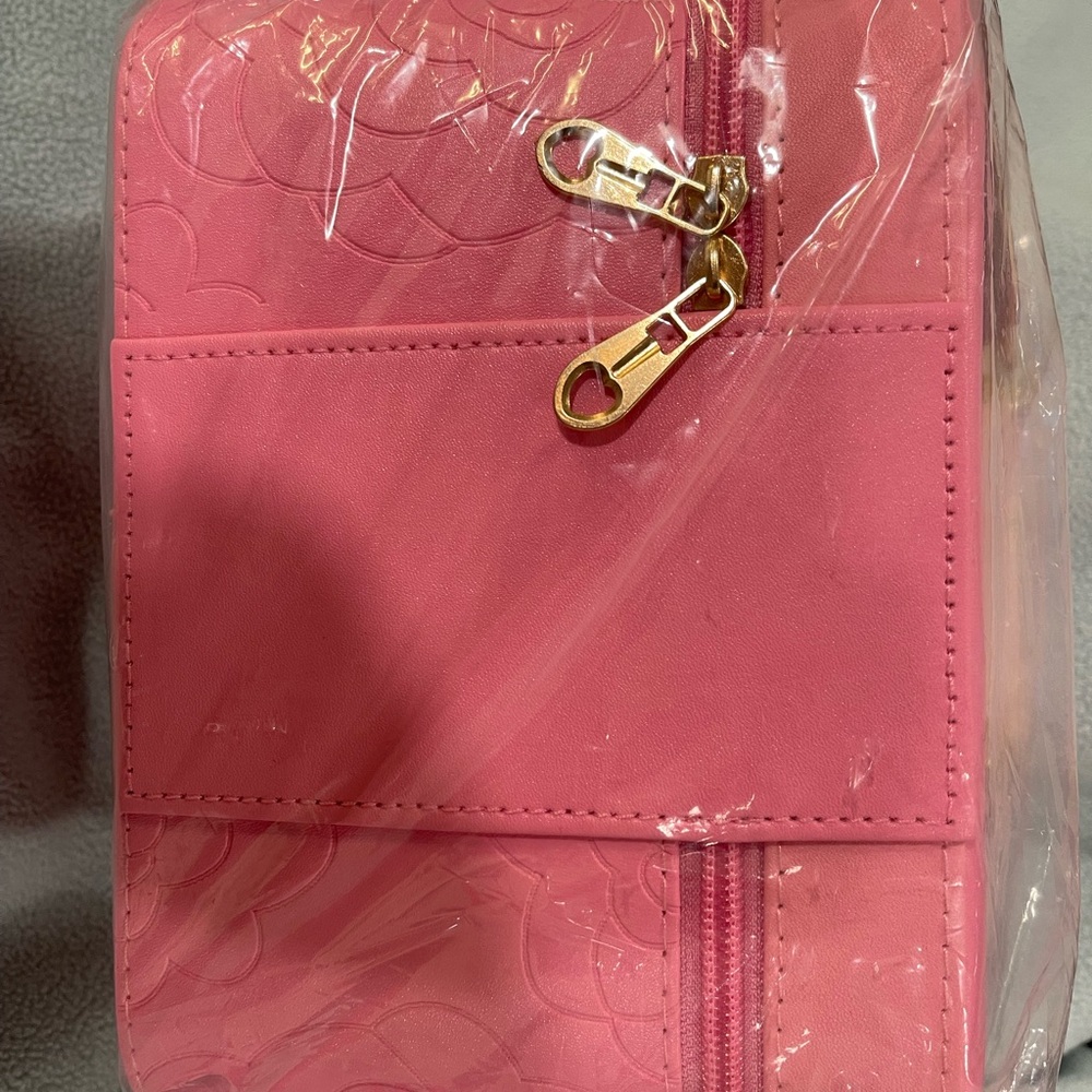 Pink Embossed Women's jewelry/cosmetic bag 8x5x5 inches LWH - Picture 3 of 4